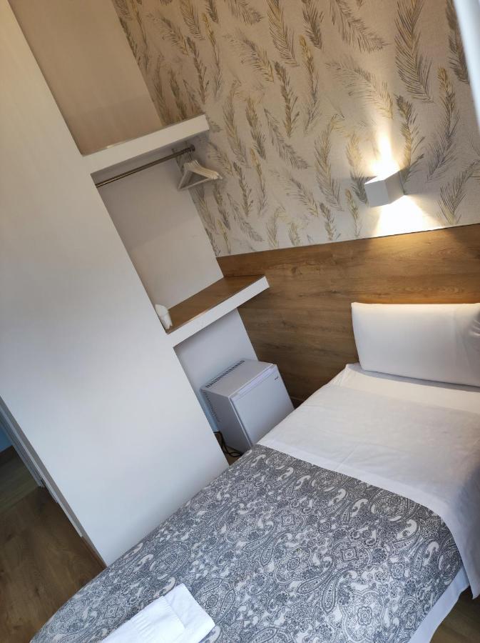 Hostal Esparteros Madrid Exterior photo