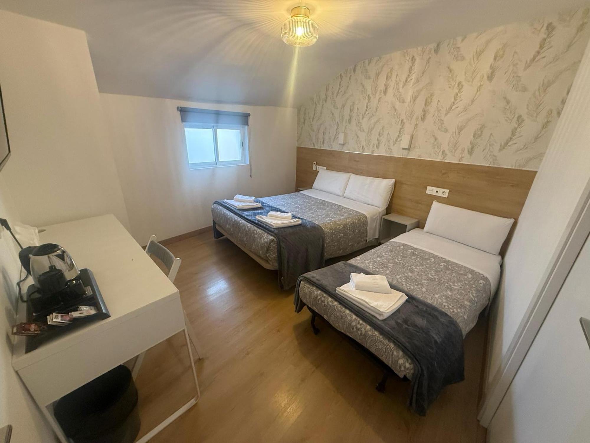 Hostal Esparteros Madrid Exterior photo